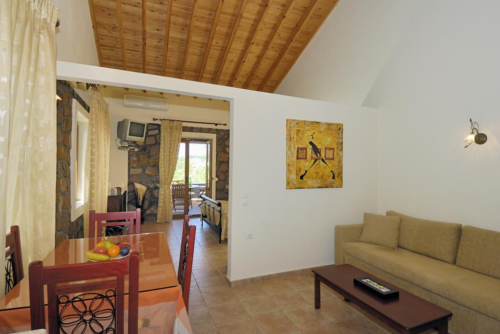 Michaela Beach Houses Mithimna Bilik gambar